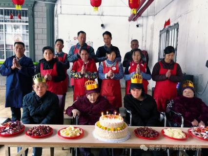 三月生日会：他们的笑容 比蛋糕还甜